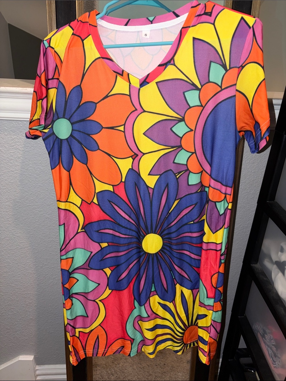 Bold Multicolor Floral V-Neck Tunic / tshirt Dress (fits like a M)